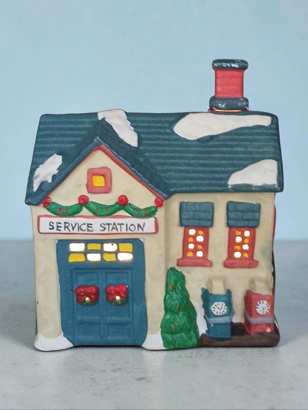 Vintage 1995 Winter Valley Villages Light-up Ceramic Service Station